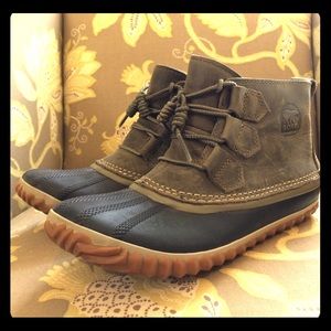Sorel - out n' about booties - women's - size 7