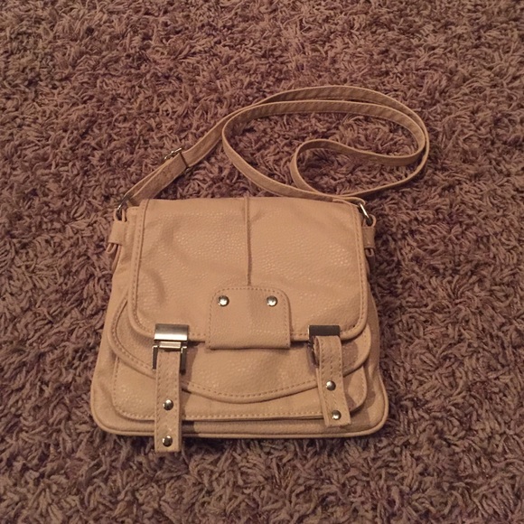 Jessica Simpson, nude cross body bag.