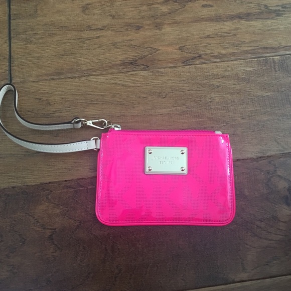 michael kors wristlet