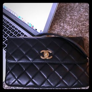 Chanel lambskin & gold metal black,flap bag