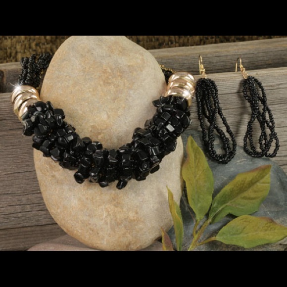 Natural stones chips accent designer gold black.
