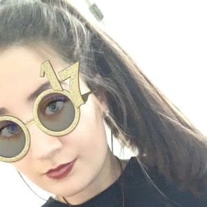 Meet your Posher, Caitlyn