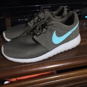 women's nike roshes