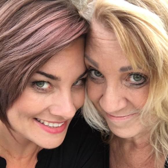 Meet your Posher, Leona - Picture 1 of 1