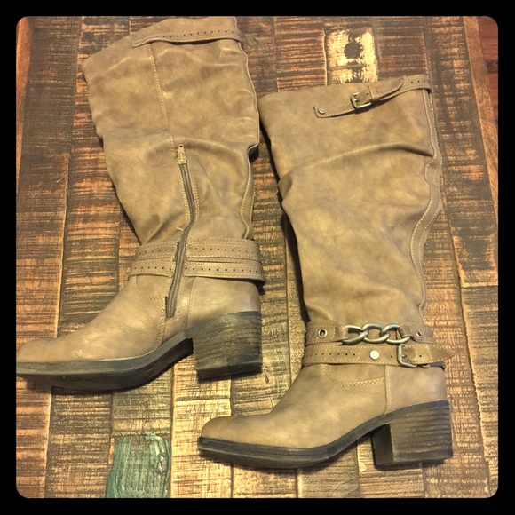 Carlos Santana Shoes - Price ⬇️!! Carlos Santana riding boots w/ chain