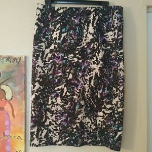 Patterned pencil skirt