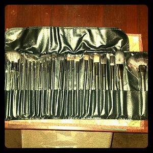 24 piece Make up brush set!