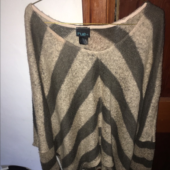 Baggy tan and brown sweater