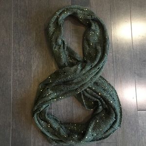 Olve green infinity scarf