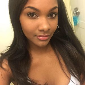 Meet your Posher, Joelle