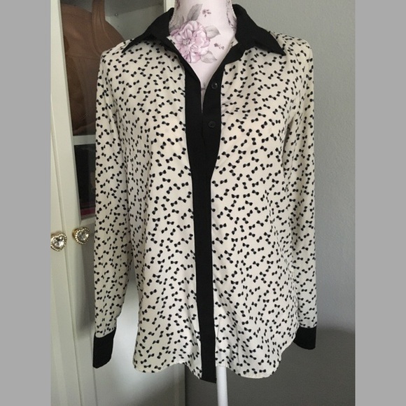 White & black bow button down top - Picture 1 of 2