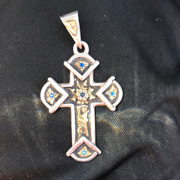 Hyo silver cross pendant