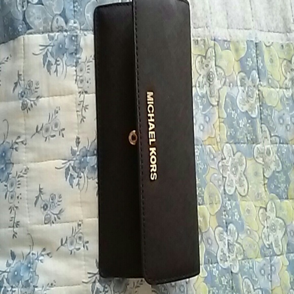 Slightly used Michael Kors wallet in black