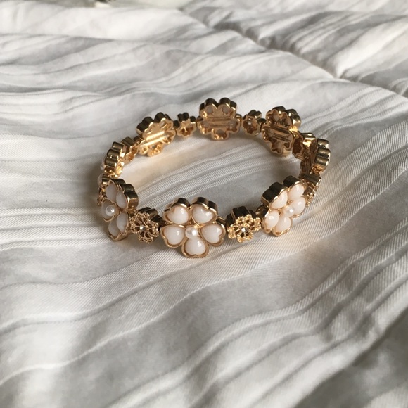 Cute flower bracelet