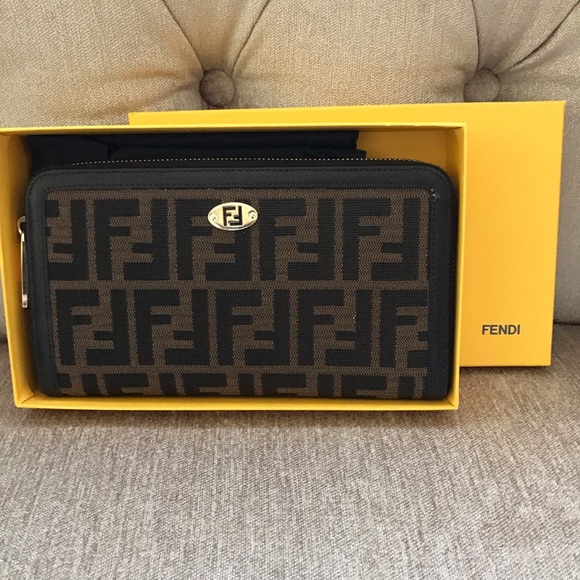 ****SOLD****Fendi wallet