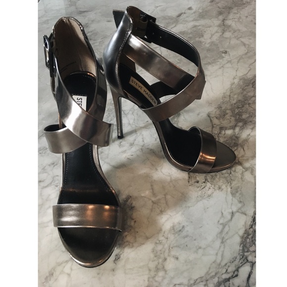 Steve Madden Shoes - Steve Madden silver heels
