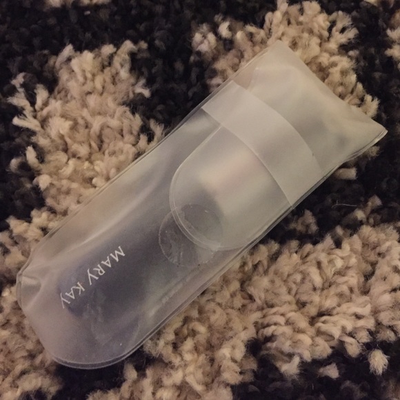 Mary Kay Mineral Powder Foundation Set - Picture 3 of 4