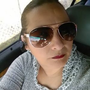 Meet your Posher, Edith