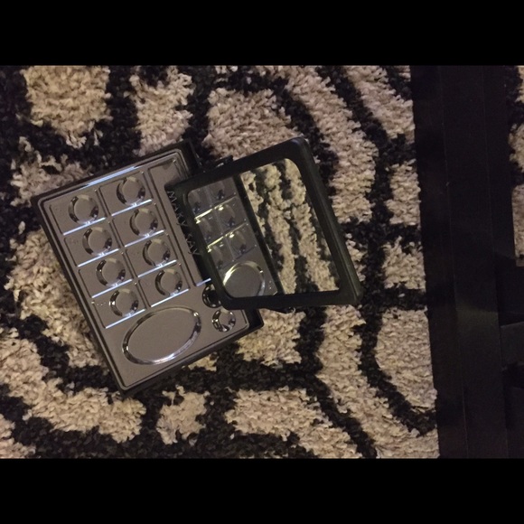 Mary Kay Mineral Foundation Set - Picture 4 of 4