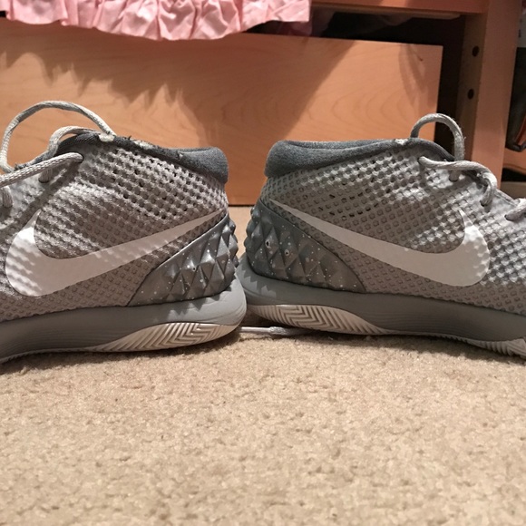 Kyrie 1 basketball sneakers - Picture 4 of 4