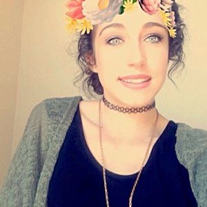 Meet your Posher, Alexis