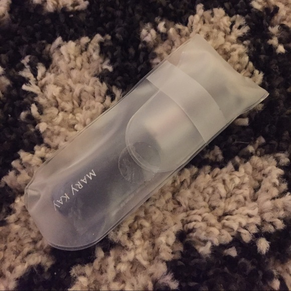 Mary Kay Mineral Foundation Set - Picture 3 of 4