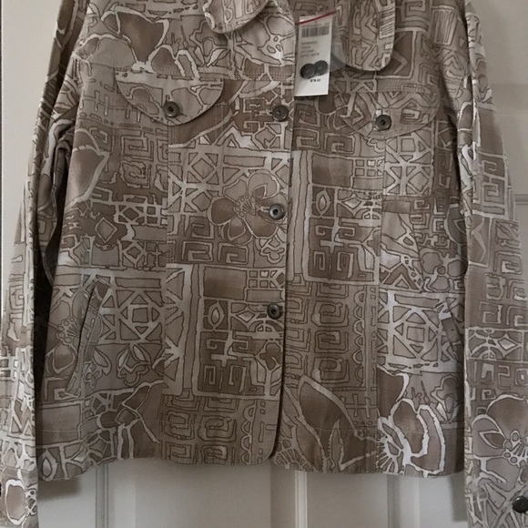 Chico's white and tan Short Jacket NWT - Picture 2 of 3