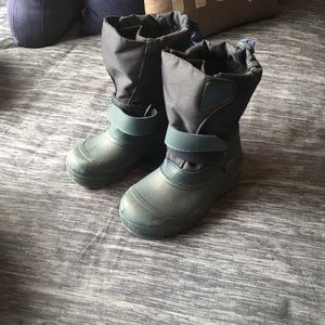 Boys used snow boots sz 12, Tundra Brand