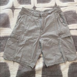 Tommy Bahama Men's cargo shorts, size 33.