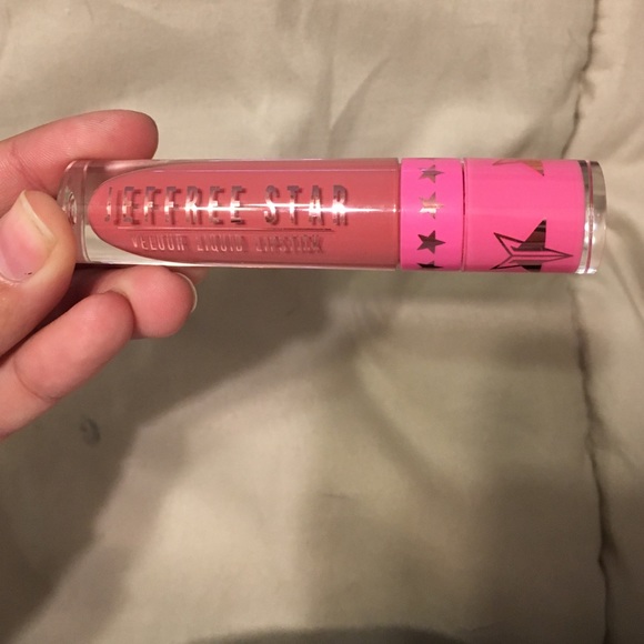 Jeffree Star liquid lipstick in Rose Matter