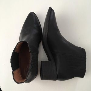 Madewell The Joni Boot in Black Leather 6