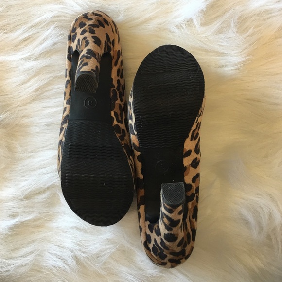 Brand new cheetah heels - Picture 2 of 4