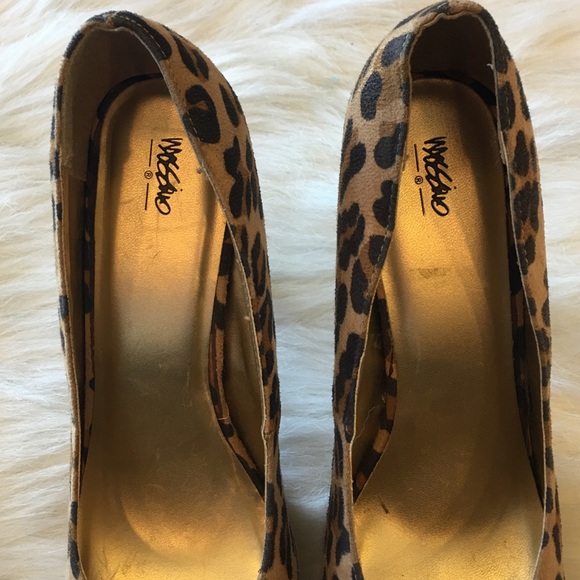 Brand new cheetah heels - Picture 4 of 4