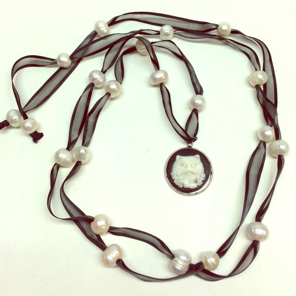 Kitty Cameo + Pearls Lariat Necklace 😻