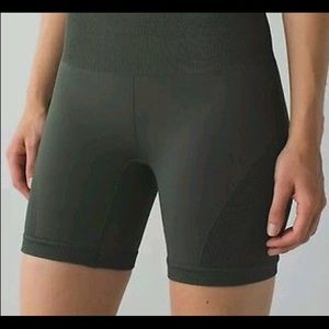 Lululemon sculpt yoga shorts