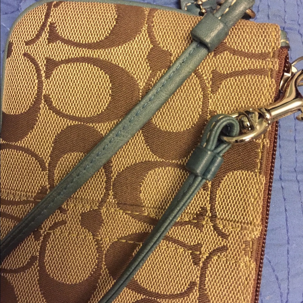 Authentic Coach wristlet - Picture 5 of 5