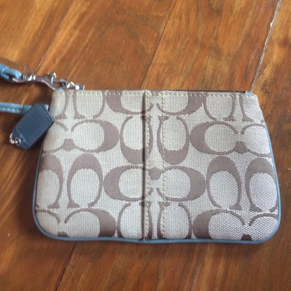 Authentic Coach wristlet - Picture 4 of 5