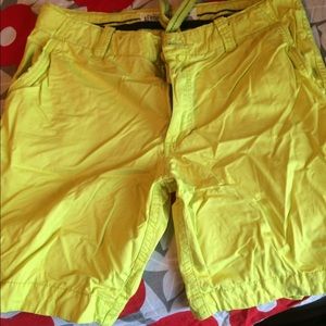 Never worn men shorts