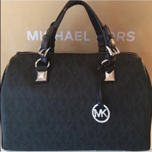 Michael Kors Handbags - 🆕MICHAEL KORS NEW XL SHOULDER/CROSSBODY 💯AUTH
