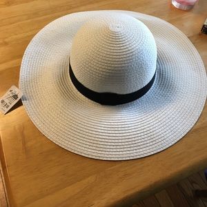 ADORABLE WHITE SUMMER HAT 🌟 NWT