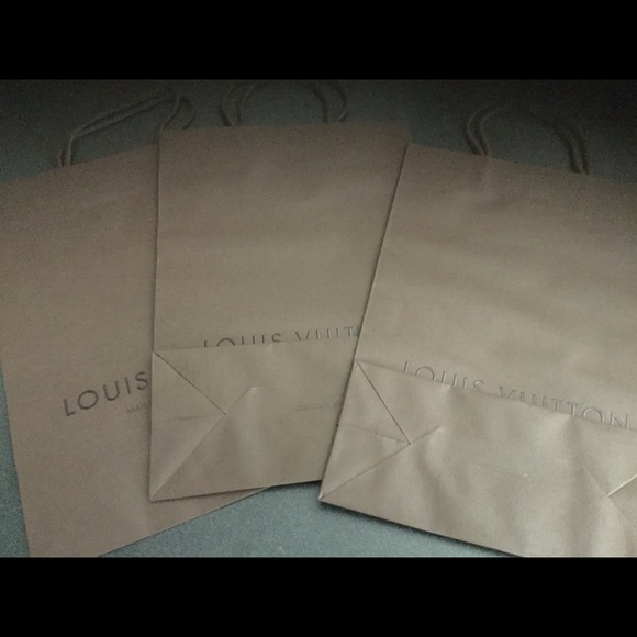 Louis Vuitton - Picture 2 of 4