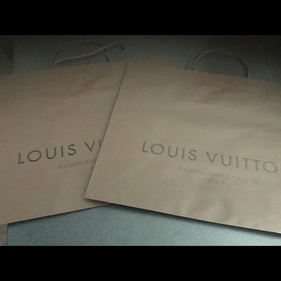 Louis Vuitton - Picture 3 of 4