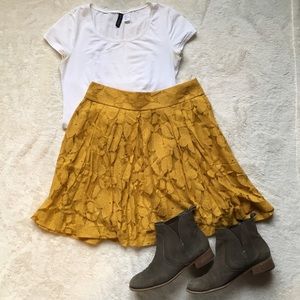 SALE ‼️LOFT floral lace skirt