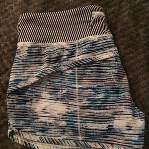 SOLD----Lululemon 4 way speeds size 6