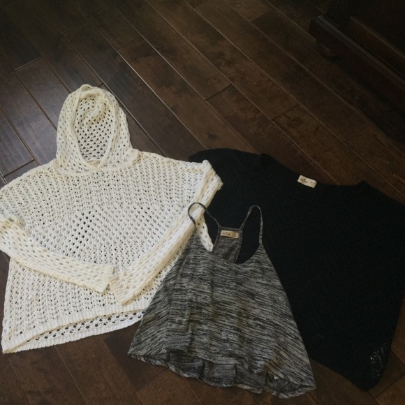 Hollister ~Bundle of 3~ Sweaters & Tank Size S