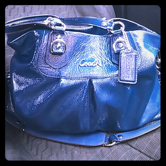 Nice coach purse 1 hour sale only!!!