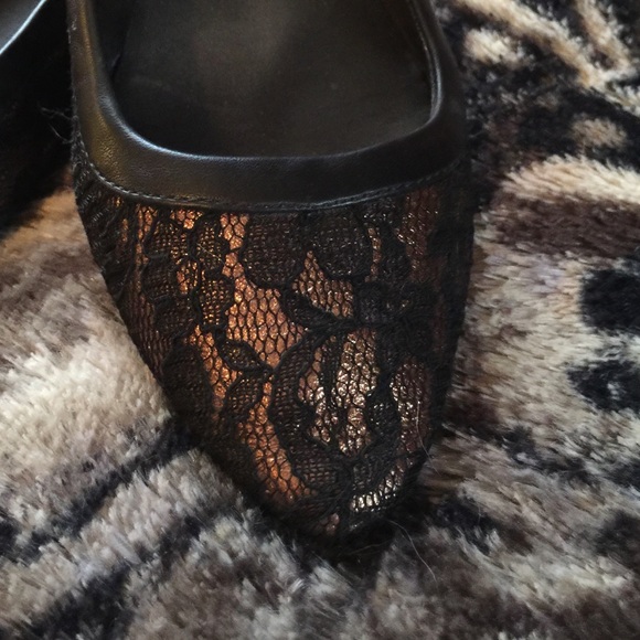 Cute and classy flats - Picture 2 of 4