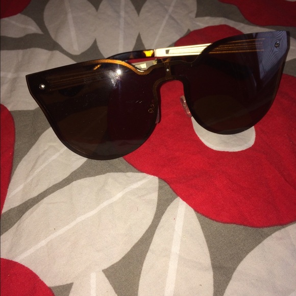 Sunglasses missing a screw on one wing