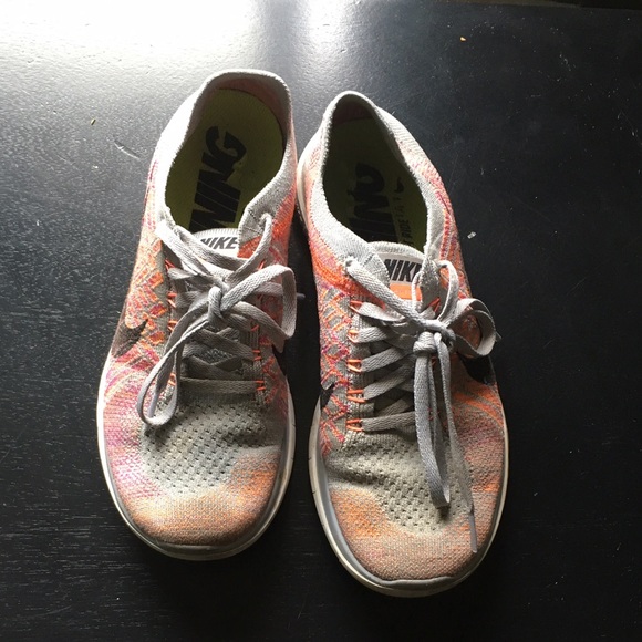 Nike tennis shoe
