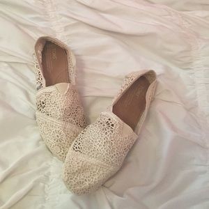 Lace White Toms